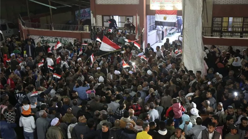شاهد.. إقبال غير مسبوق من أهالي الزناقطه بالأقصر على الانتخابات الرئاسية