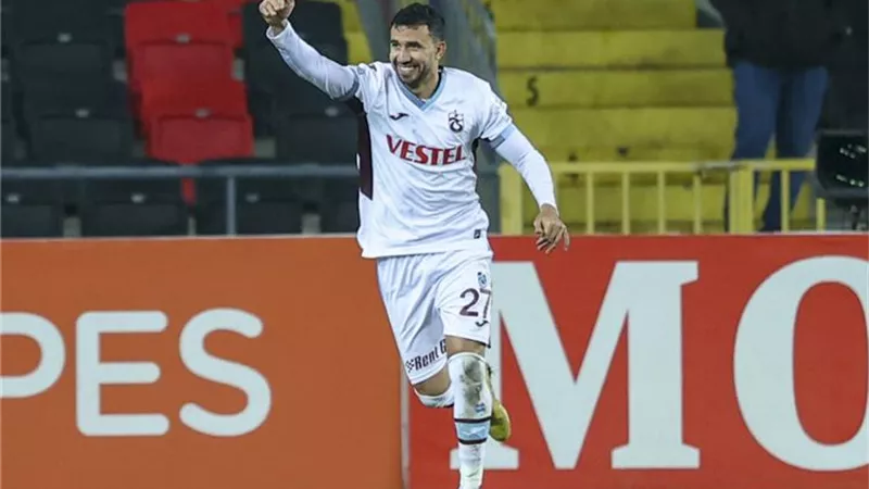 تريزيجيه يكشف سر إحتفاله بهدفه أمام غازي مع طبيب طرابزون سبور