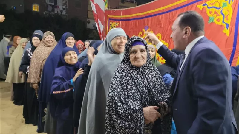 بالصور.. توافد حشود الناخبين من مراكز وقرى دمياط