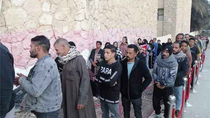 توافد المواطنين على المقار الانتخابية بالقاهرة قبل ساعتين من بدء التصويت
