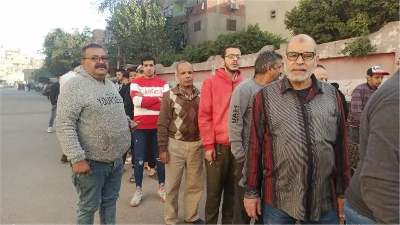 إقبال المواطنين على المقار الإنتخابية بالزاوية الحمراء