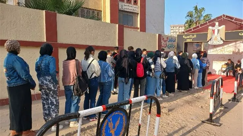 اقبال منذ الصباح الباكر على لجنة فاطمة الزهراء بمصر الجديدة