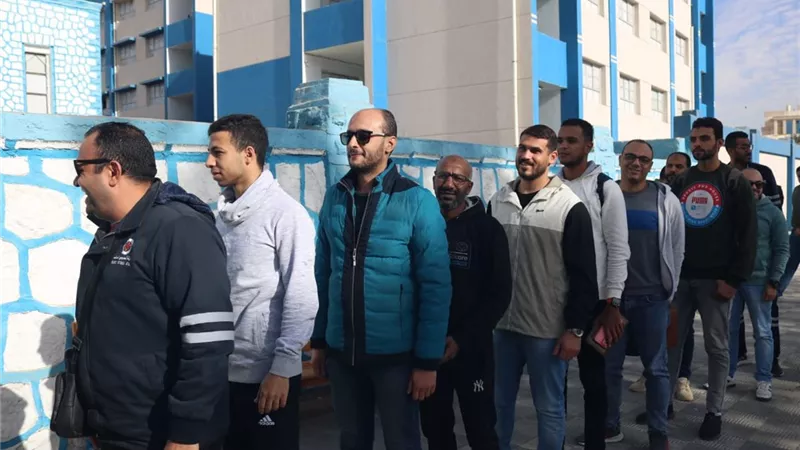 بدء توافد المواطنين بالسويس لليوم الثانى للادلاء باصواتهم