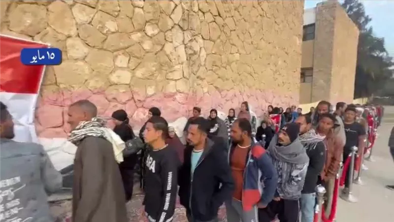 الانتخابات الرئاسية ..طوابير الناخبين امام لجان مدينة 15 مايو ..صور