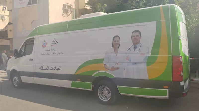 العيادات المتنقلة و الاسعاف بمحيط اللجان الانتخابية فى أسوان