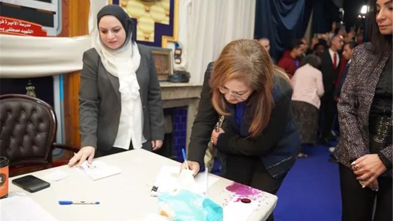 وزيرة التخطيط تدلي بصوتها في الانتخابات الرئاسية