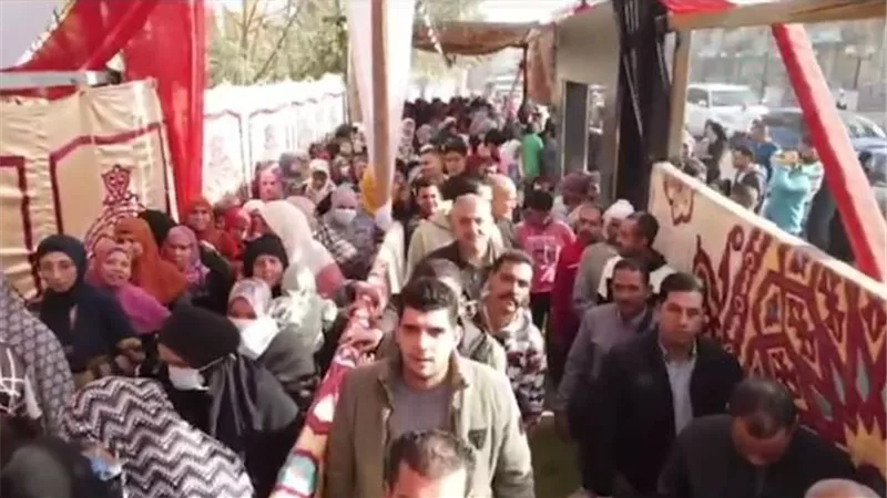 توافد مئات المواطنين للإدلاء باصواتهم في شبين القناطر