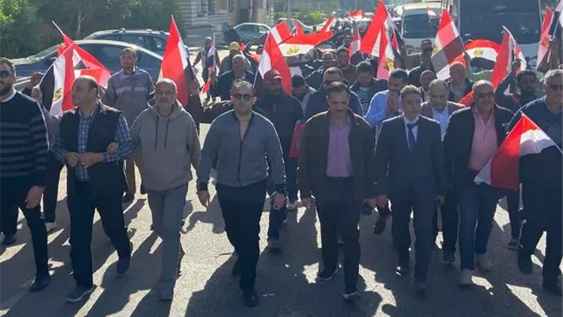 رئيس جهاز دمياط يقود مسيرة لحث المواطنين بالمشاركة فى الإنتخابات