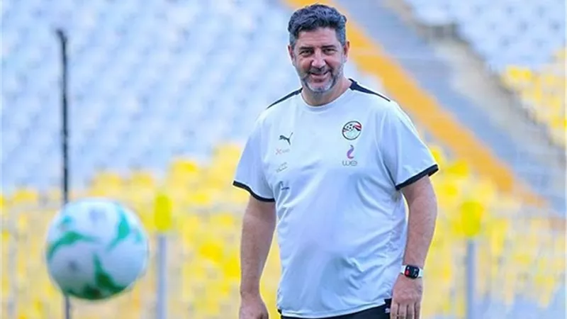فيتوريا ينافس على جائزة أفضل مدرب منتخب في 2023