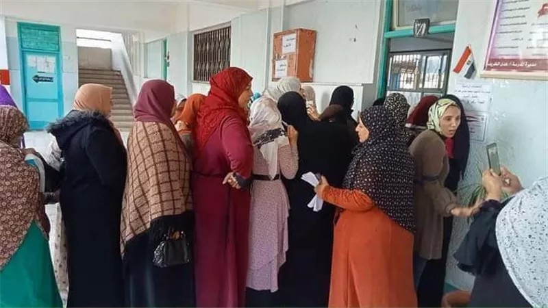 الدمايطة واصلوا إقبالهم علي لجان الإنتخابات الرئاسية لليوم الثاني