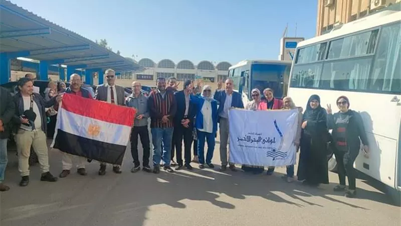 العاملون بمواني البحر الأحمر يتوافدون على لجان الانتخابات بالسويس