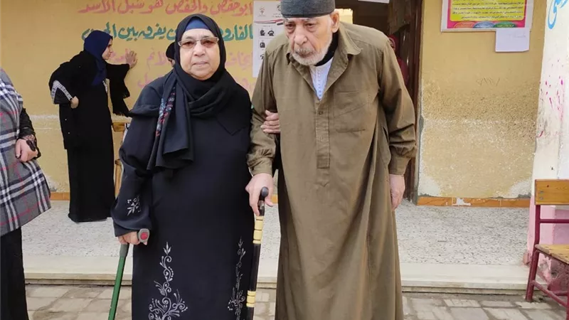 كبار السن يدلون بأصواتهم في دكرنس بالدقهلية