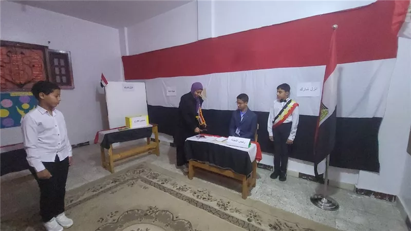 مدارس الإسماعيلية تنفذ محاكاة للعملية الانتخابية..صور