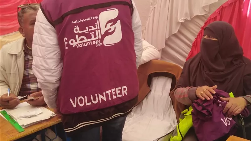 أعضاء أندية التطوع يشاركون فى تنظيم العملية الانتخابية