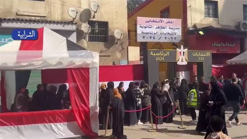 سيدات الشرابية يتصدرن لجان الاقتراع