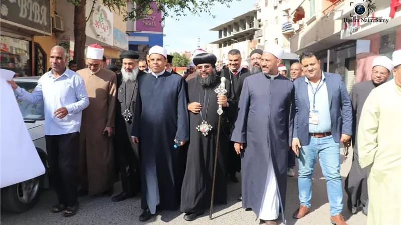 رجال الأزهر و الكنيسة بالبحرالأحمر يدلون بأصواتهم لاختيار الرئيس