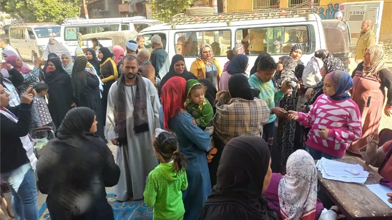 مسيرات حاشدة واقبال كثيف على اللجان الإنتخابية بأسيوط