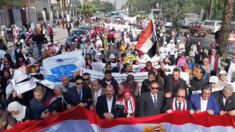 مسيرة للعاملين بمديرية تعليم الجيزة إلى لجنة المغتربين