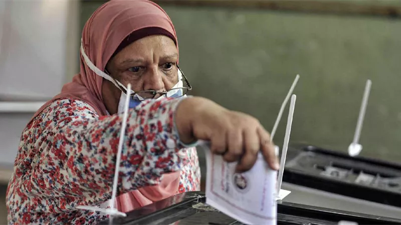 لوموند الفرنسية : المصريون خرجوا بأعداد غير مسبوقة لصناديق الاقتراع