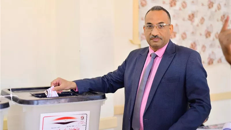 رئيس جامعة طيبة بالأقصر يدلى بصوته فى الانتخابات الرئاسية