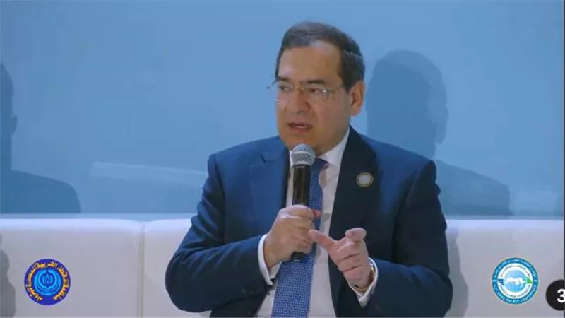 الملا: التحول الطاقى مطلوب للإسراع ودعم جهود خفض الانبعاثات