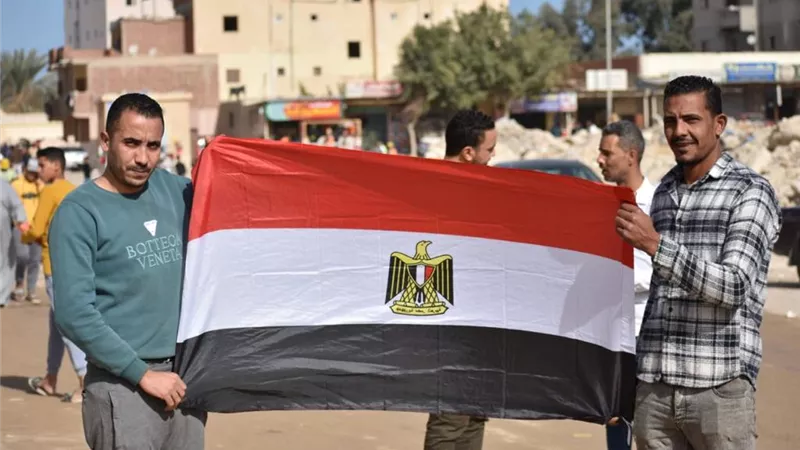 إقبال كبير من عمال مصر علي لجان الاقتراع بمدينة العلمين الجديدة