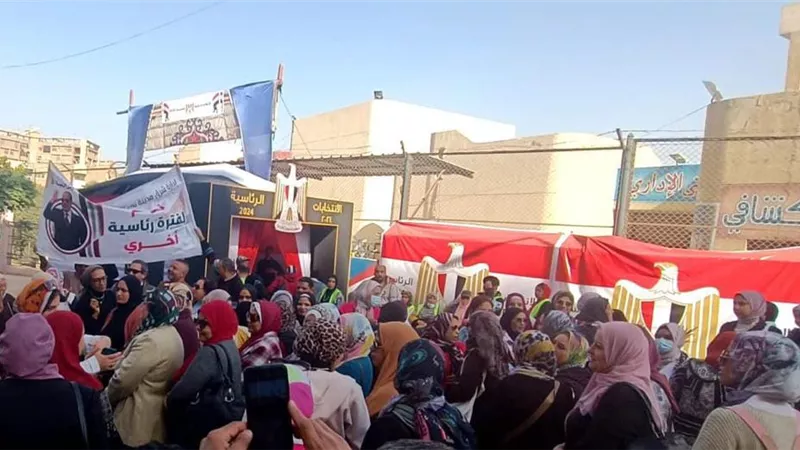 وكيل تعليم القاهرة تتابع مقار اللجان الانتخابية في اليوم الثاني