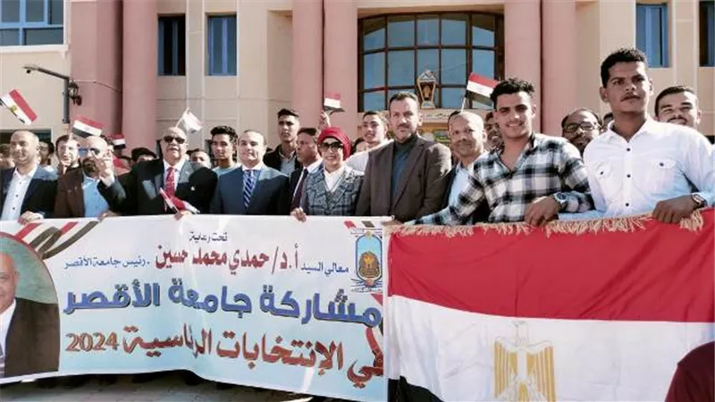 رئيس جهاز طيبة يقود مسيرة لحث المواطنين بالمشاركة فى الإنتخابات