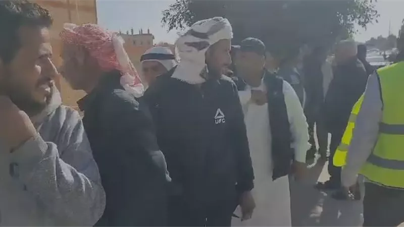 مشايخ الاهالى شمال سيناء أمام لجان الاقتراع