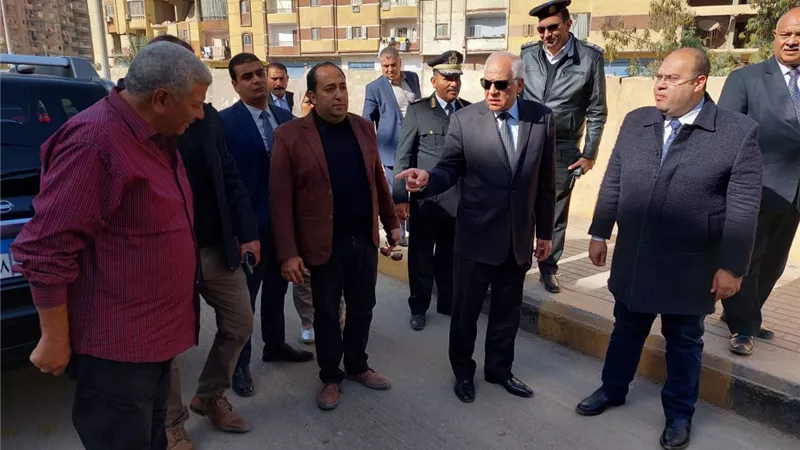 محافظ الجيزة يتابع تقديم الخدمات للمواطنين