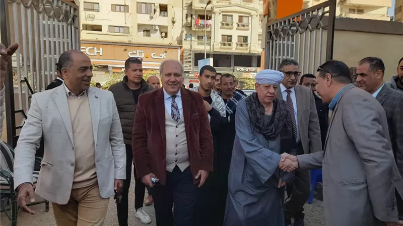 ياسين التهامي عميد المنشدين يدلي بصوته في لجنة الوافدين بأسيوط