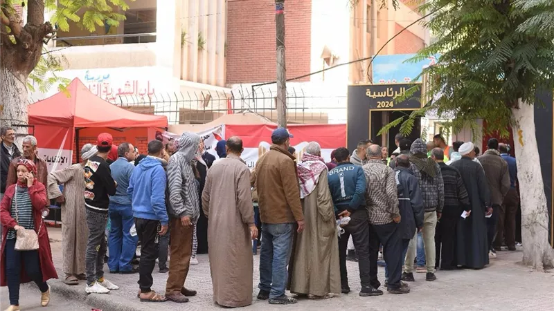 ناخبو باب الشعرية يواصلون التوافد على لجان الاقتراع