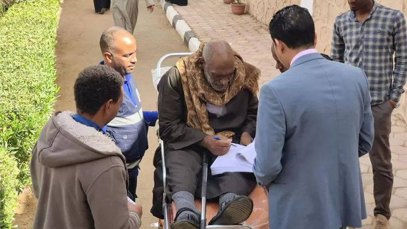 كبار السن بالانتخابات الرئاسية.. لوحة فنية في حب مصر
