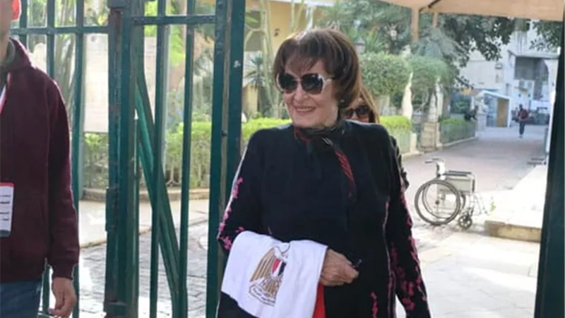 الفنانة سميرة أحمد تشيد بدور القومي للمرأة في التوعية بالمشاركة بالانتخابات الرئاسية