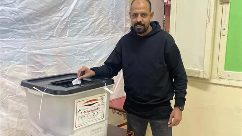 شاهد بالصور.. عماد النحاس يدلي بصوته في الانتخابات الرئاسية 2024