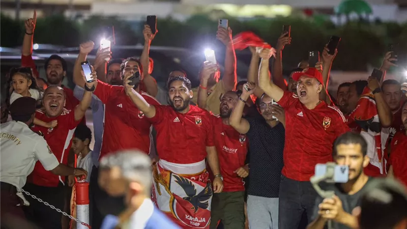 شاهد.. إستقبال حافل من جماهير الأهلي بالسعودية استعدادا للمونديال