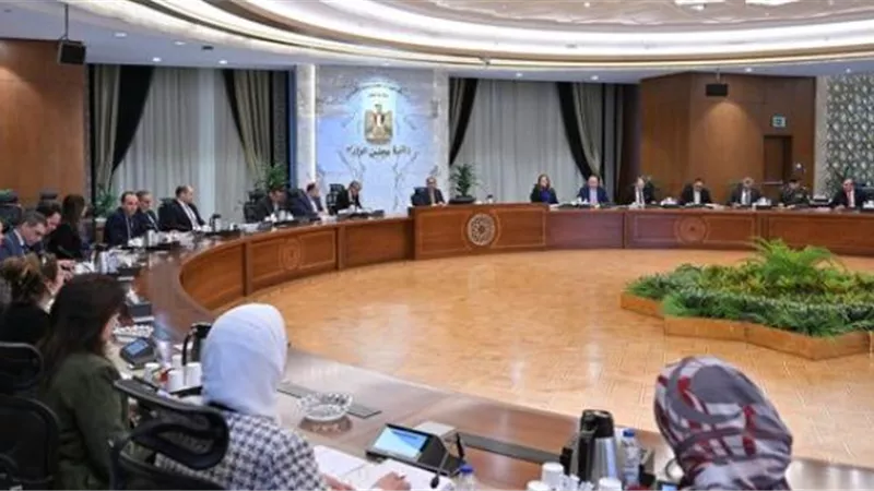 رئيس الوزراء: تعديل تشريعي لتغليظ العقوبة على كل من يحتكر أو يخفي السلع عن المواطنين