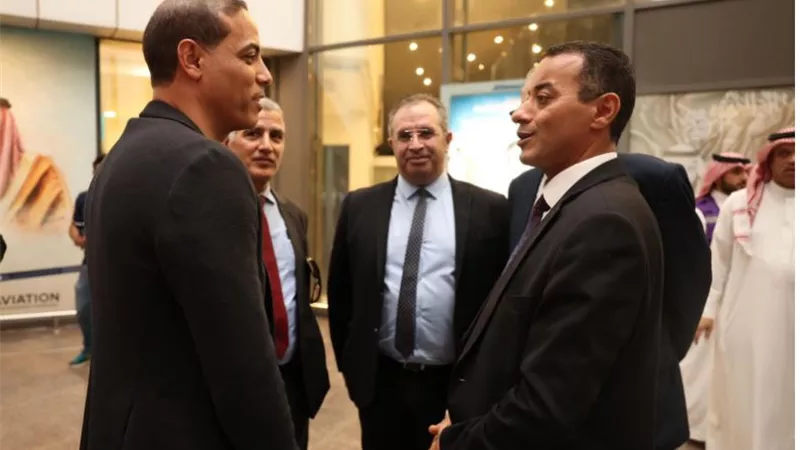وفد القنصلية المصرية يستقبل بعثة الأهلي في مطار الملك عبد العزيز
