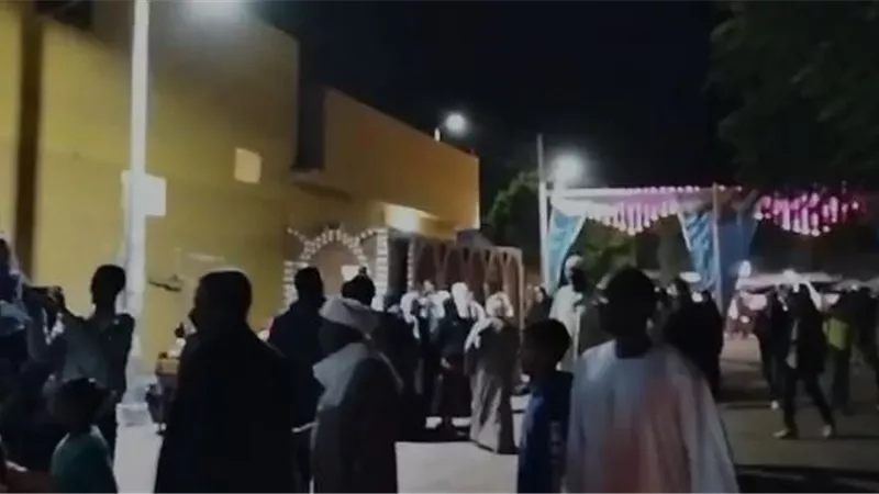 أهالي قرية أبو سمبل النوبية يواصلون التوافد على لجان الاقتراع