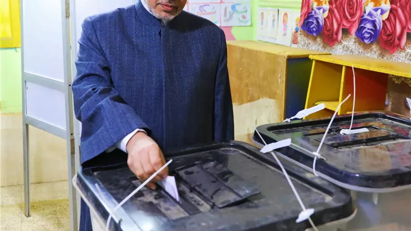 رئيس جامعة الأزهر يدلي بصوته في الانتخابات الرئاسية