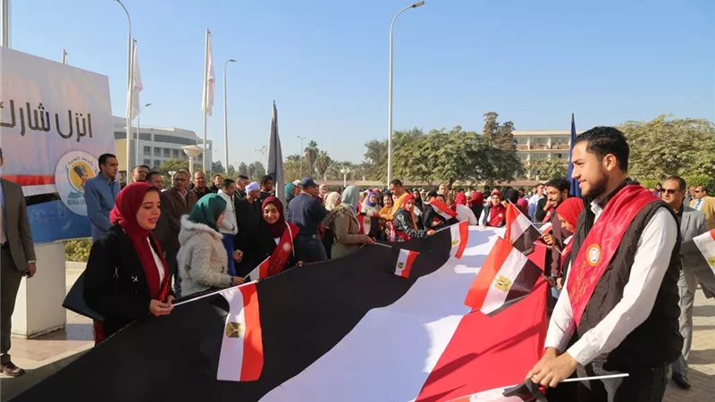 رئيس الجامعة يشيد بالطلاب والعاملين وأعضاء هيئة التدريس