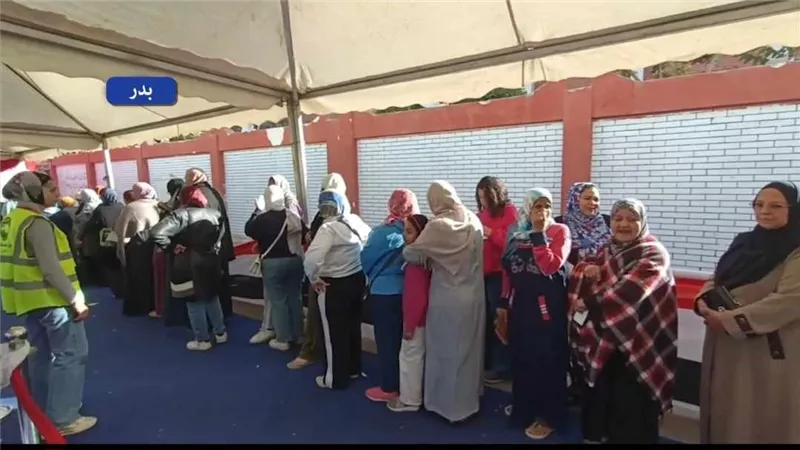 توافد الناخبين على اللجان للادلاء باصواتهم فى اليوم الثالث من الانتخابات الرئاسية