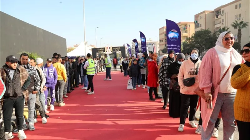 طوابير الناخبين امام لجنة سيزا النبرواى بالتجمع للمشاركة فى انتخابات الرئاسة