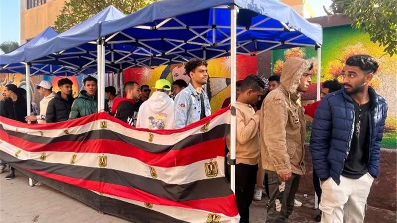 شباب السيدة عائشة يتوافدون على لجان الاقتراع