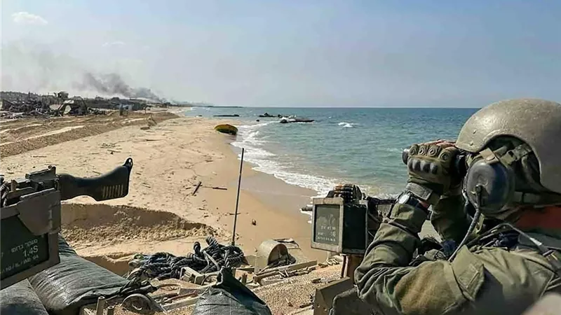 زوارق الاحتلال تطلق قذائفها تجاه مناطق متفرقة من وسط قطاع غزة