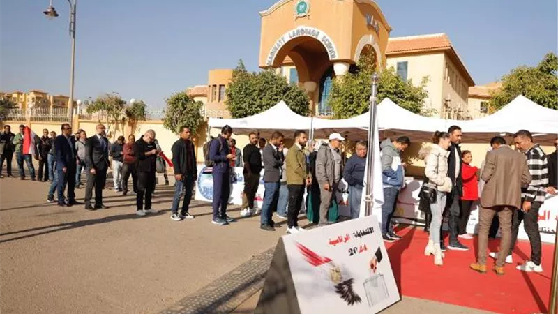 طوابير الناخبين فى مدينتى يستعدون للتصويت فى الانتخابات الرئاسية