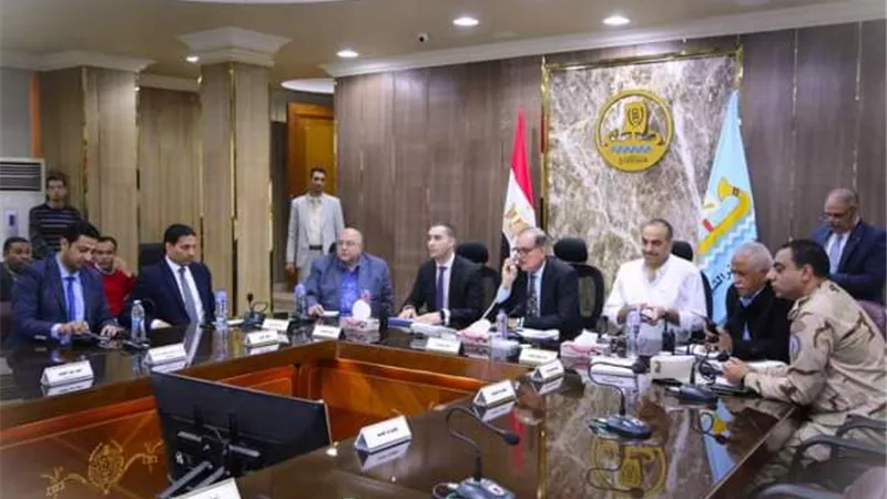 فتح اللجان الانتخابية وبدء عملية التصويت بدوائر محافظة كفر الشيخ