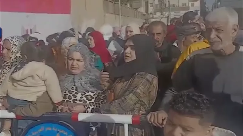 توافد المواطنين على مقار لجان الانتخابات بالمحافظات لليوم الثالث