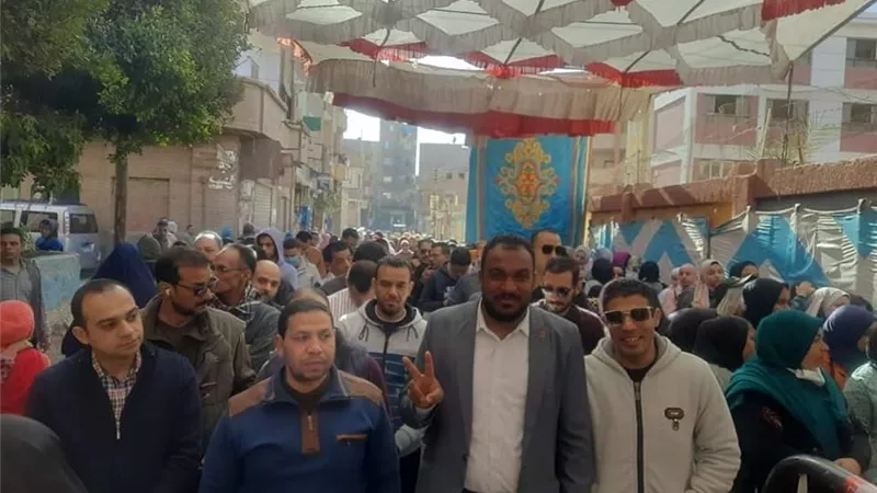 السوهاجية يحتشدون أمام اللجان للمشاركة في الانتخابات الرئاسية