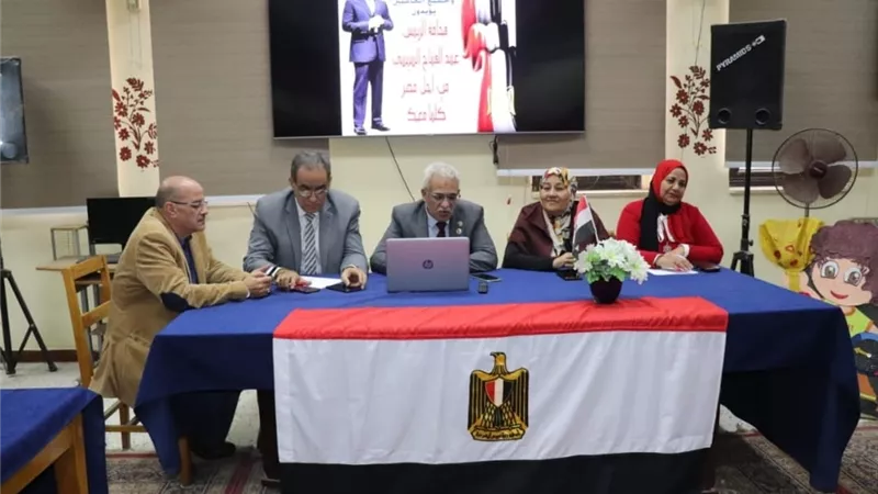 مدير تعليم القاهرة يتابع غرفة عمليات الانتخابات الرئاسية